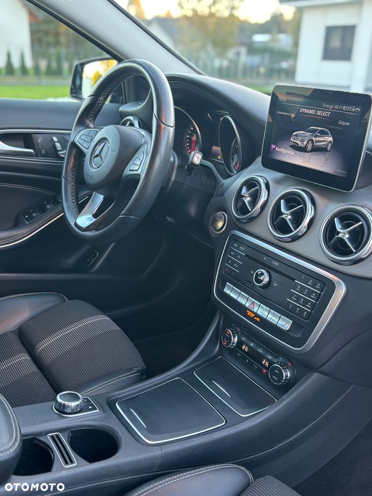 Mercedes-Benz GLA 180 7G-DCT Urban - 17