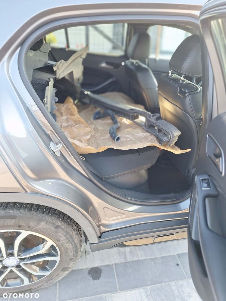 Mercedes-Benz GLA 250 7G-DCT AMG Line - 11