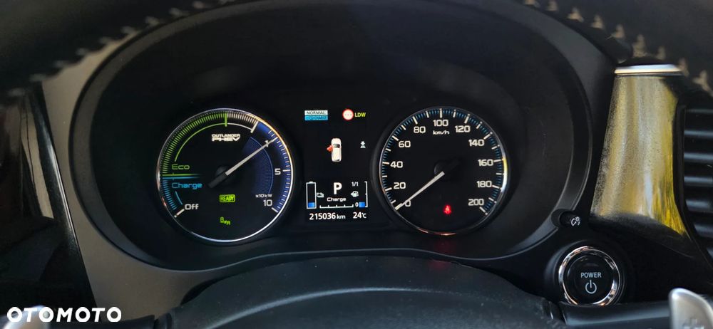 Mitsubishi Outlander 2.4 4WD Diamant+ - 25