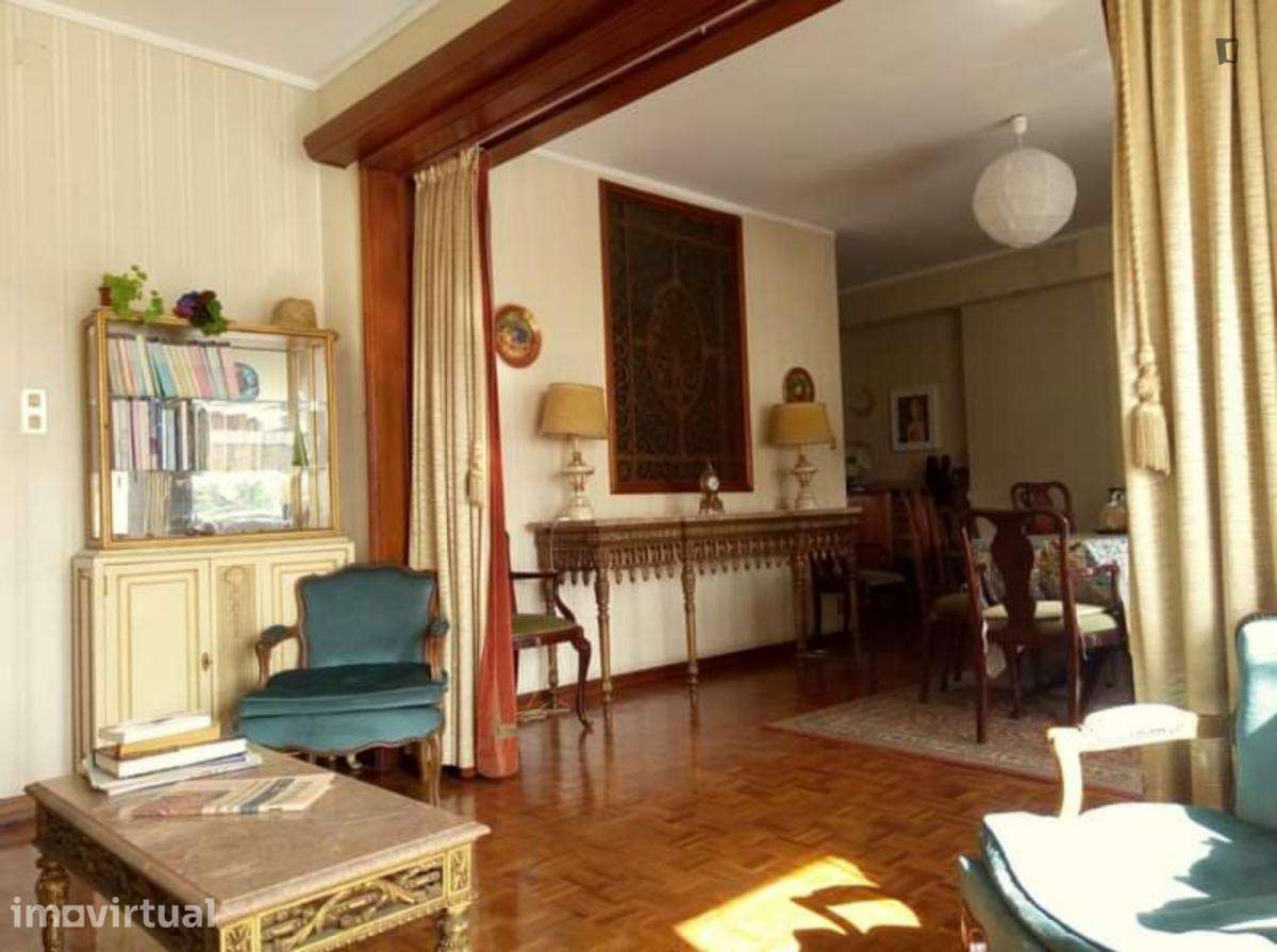 Quarto - localizado em Santo Ildefonso Porto - Grande imagem: 4/18