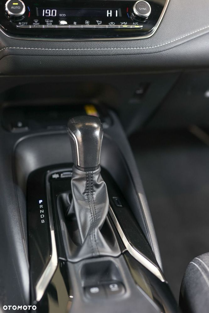 Toyota Corolla 1.8 Hybrid Comfort - 39