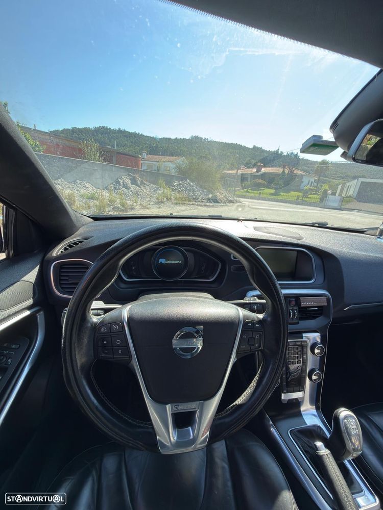 Volvo V40 D2 R Design - 16