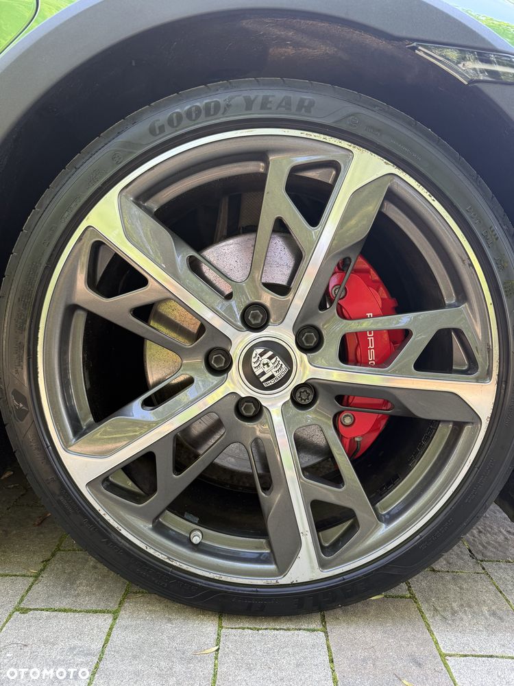 Porsche Taycan - 11