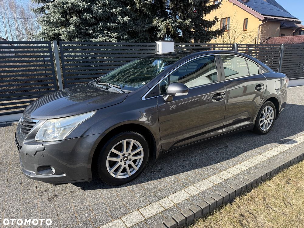 Toyota Avensis 1.8 Comfort - 1