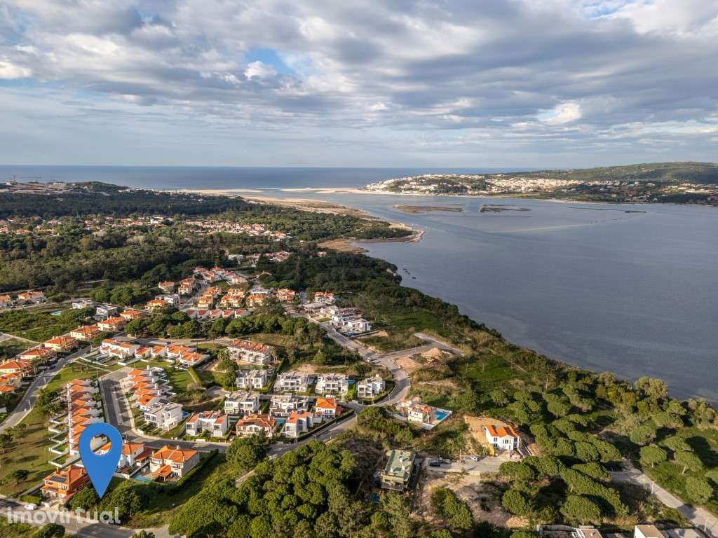Lote a apenas 300 metros da Lagoa de Óbidos - Grande imagem: 3/18