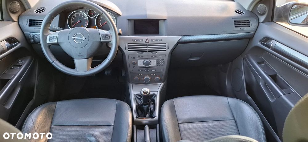 Opel Astra III GTC 2.0 T Sport - 16