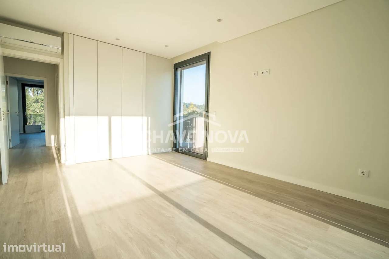 Moradia T4 Moderna à Entrada da Cidade de Espinho – Em Fase Final. - Grande imagem: 2/24