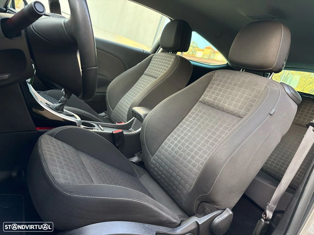 Opel Astra GTC - 12