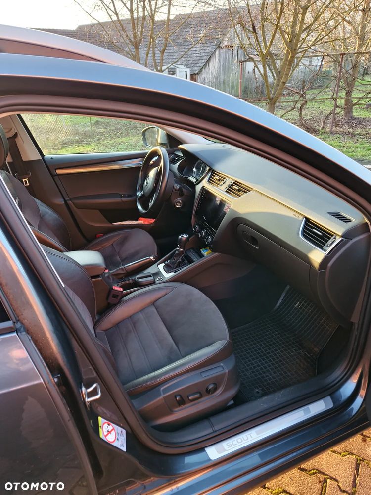 Skoda Octavia Scout 2.0 TDI 4x4 DSG - 37