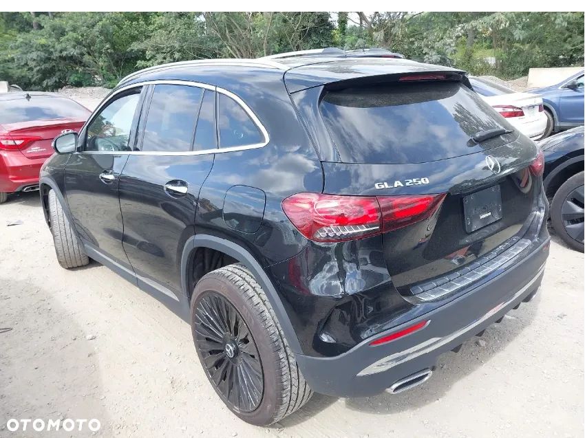 Mercedes-Benz GLA 250 4Matic 8G-DCT AMG Line - 4