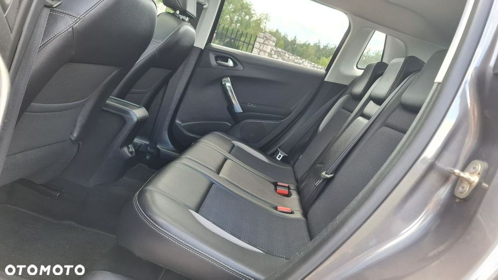 Peugeot 2008 1.6 e-HDi Allure S&S - 9