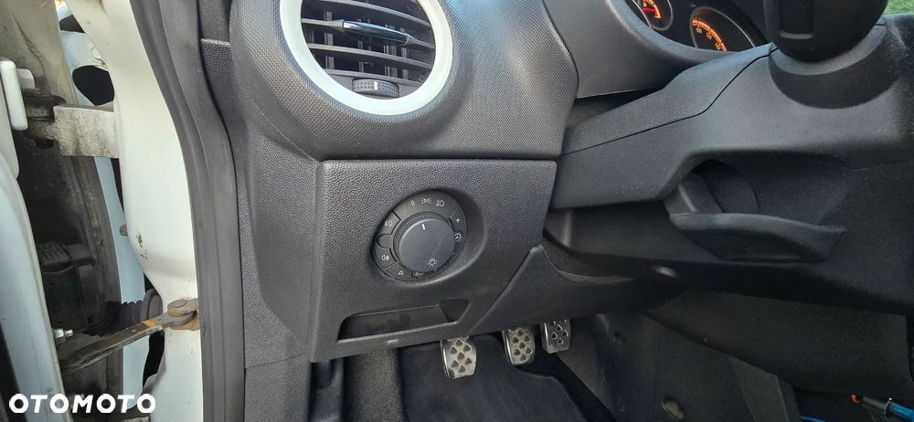 Opel Corsa 1.4 16V Color Edition - 10