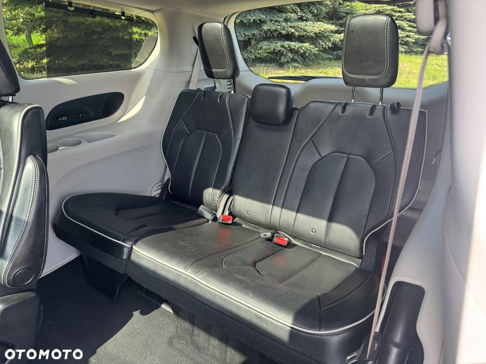 Chrysler Pacifica - 26