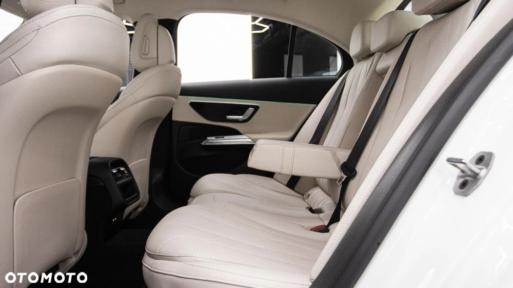 Mercedes-Benz Klasa E 200 mHEV 4-Matic AMG 9G-Tronic - 20