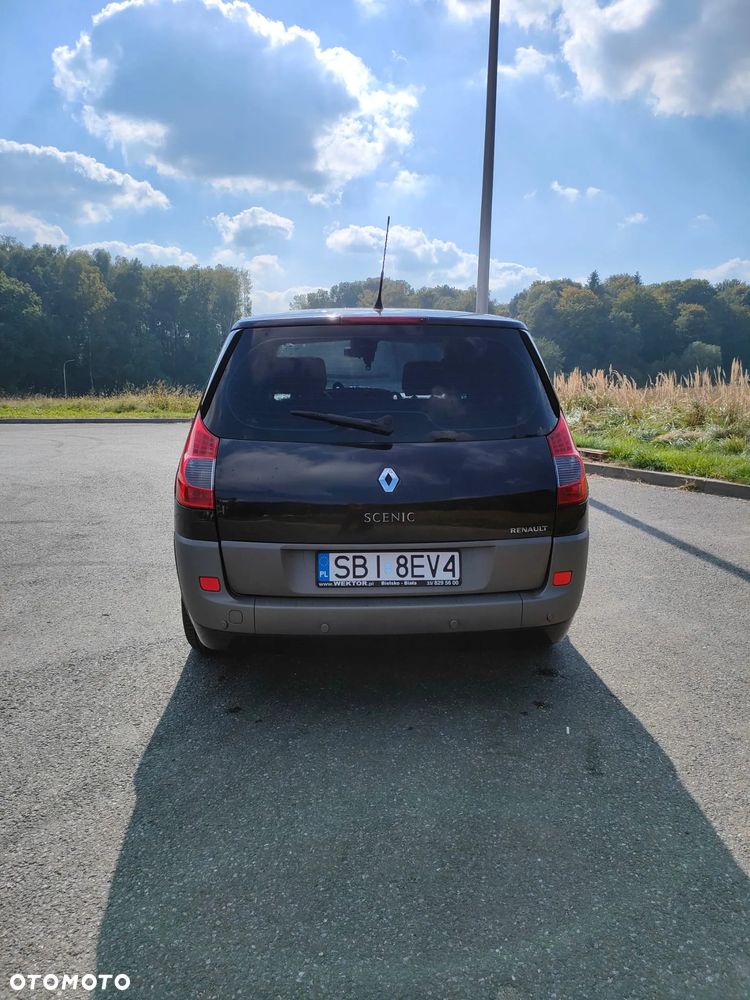 Renault Grand Scenic - 10
