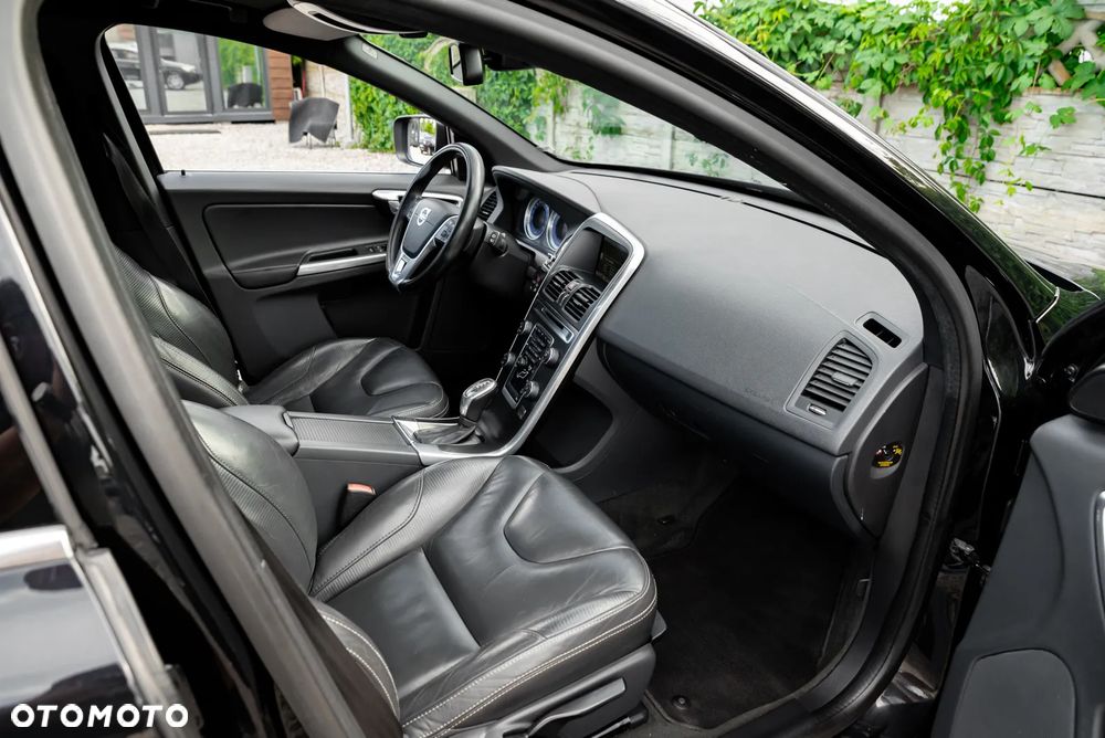 Volvo XC 60 D5 AWD RDesign - 24