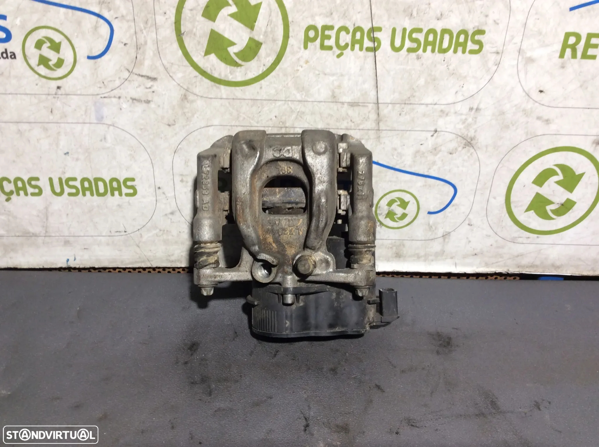 Pinça de travão trás esquerdo Mercedes Class A180 2019 - 2