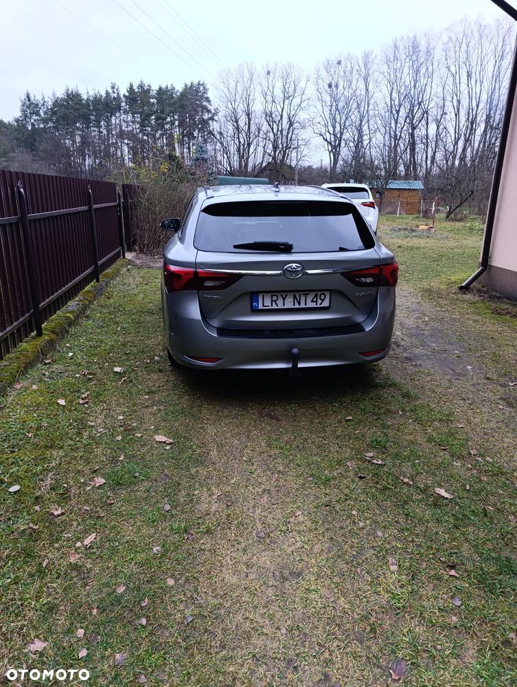 Toyota Avensis 1.8 Comfort - 6