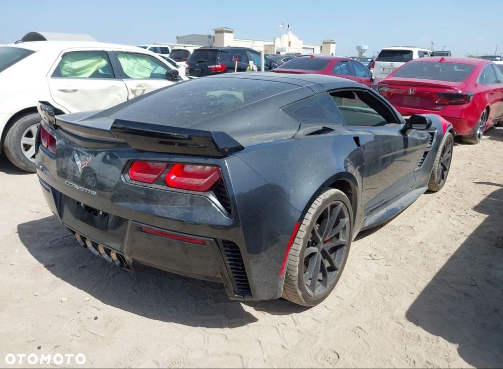 Chevrolet Corvette - 5