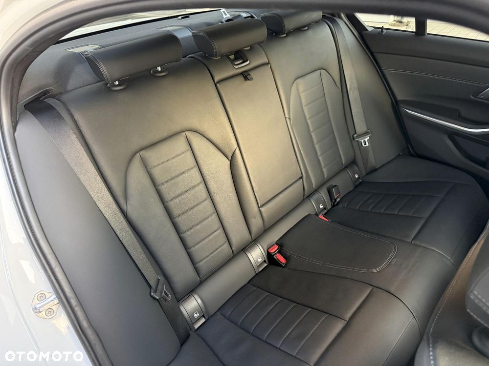 BMW Seria 3 320i Advantage sport - 15