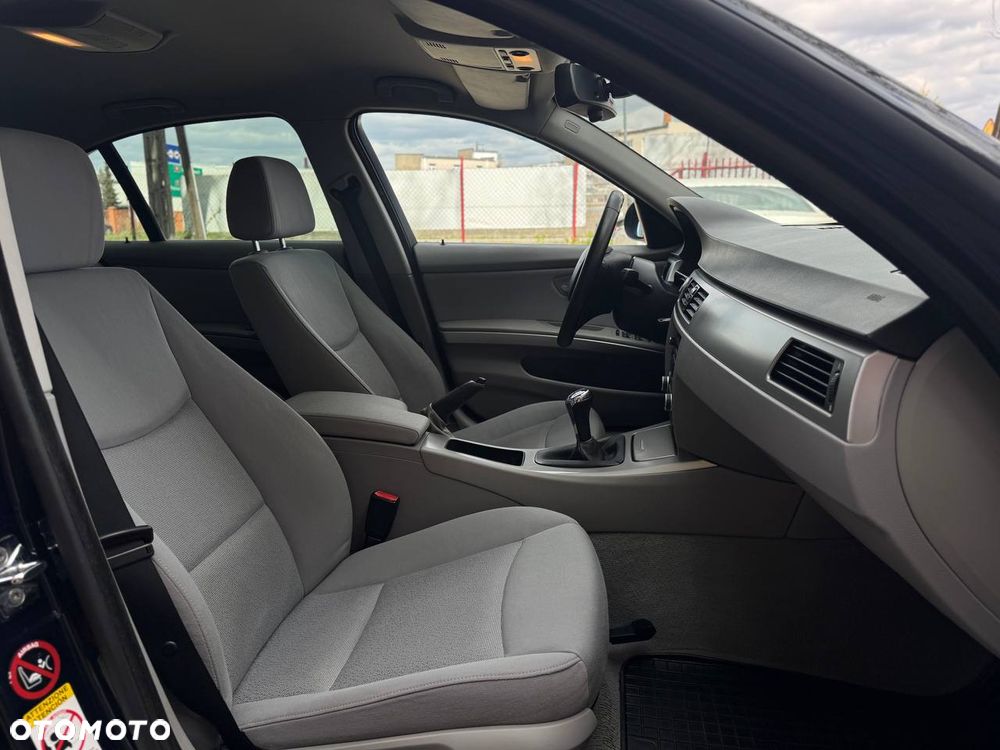 BMW Seria 3 320d - 23