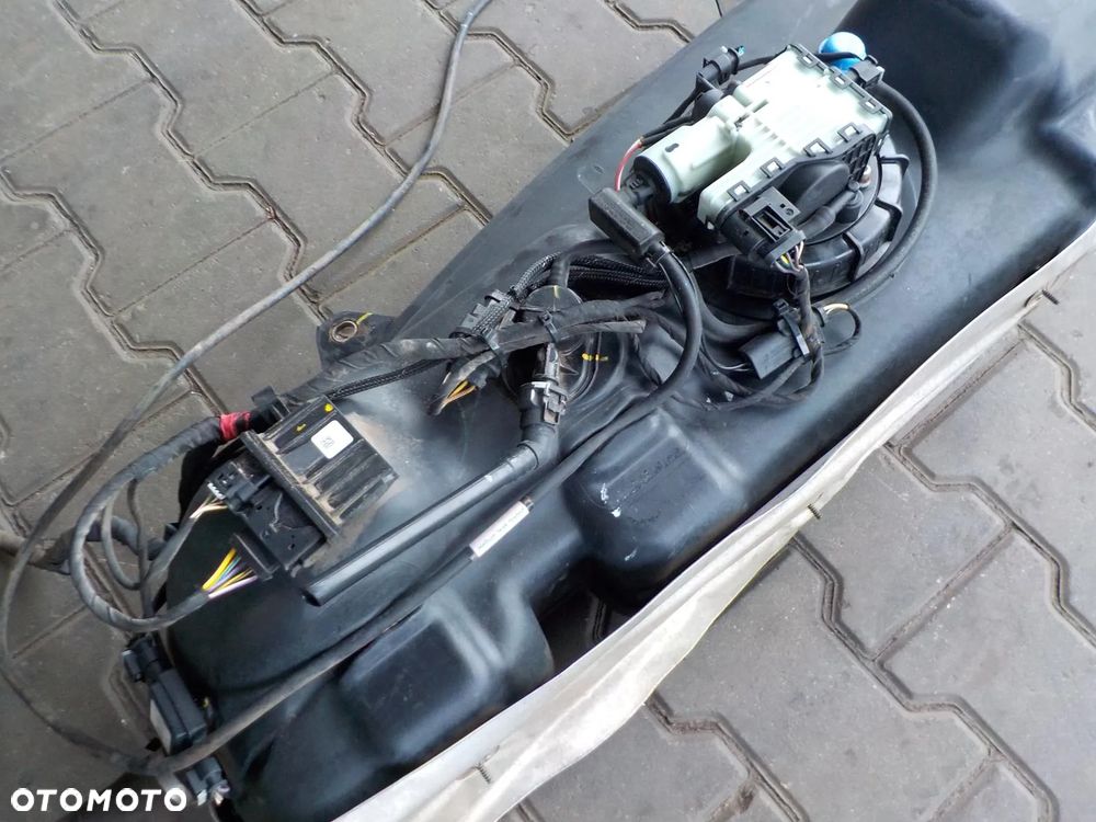 CRAFTER 2.5 TDI ZBIORNIK POMPA ADBLUE - 4
