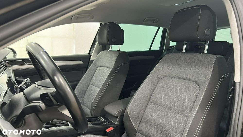 Volkswagen Passat - 16