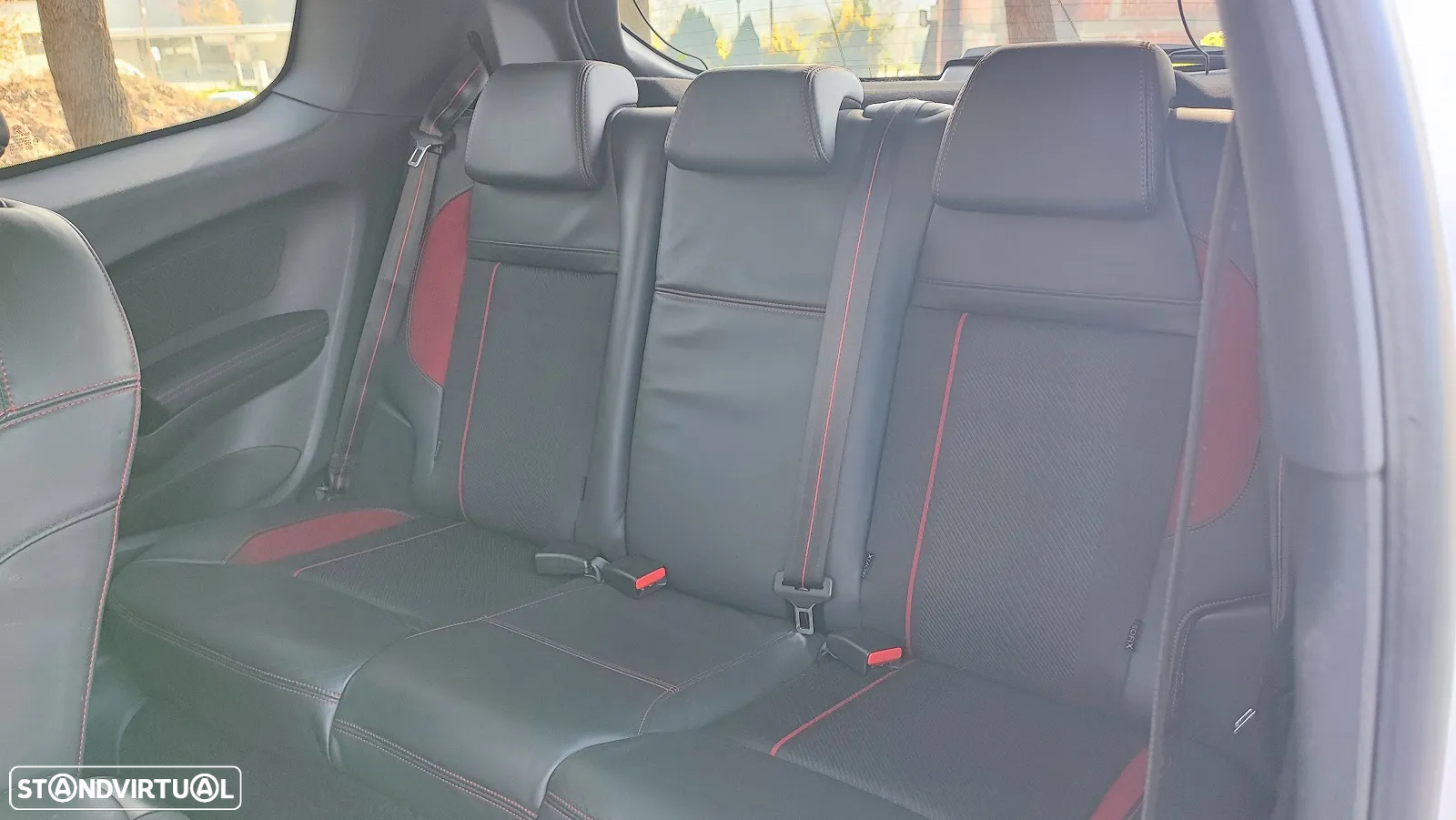 Peugeot 208 GTI 200 THP - 12