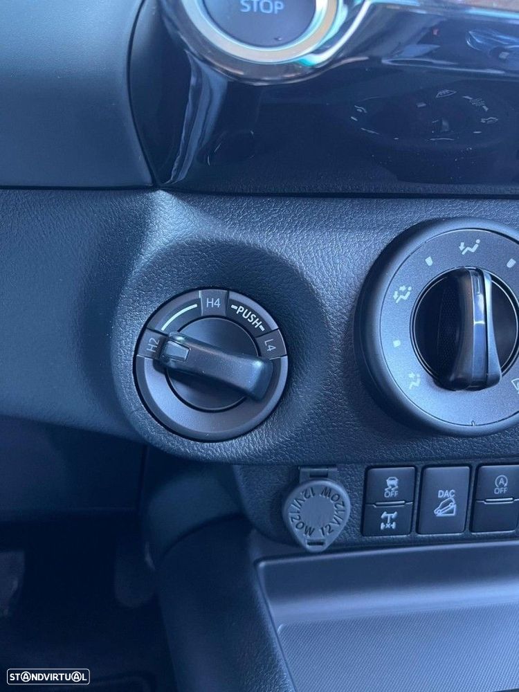 Toyota Hilux 2.4 D-4D 4WD CD CM Aut. - 8