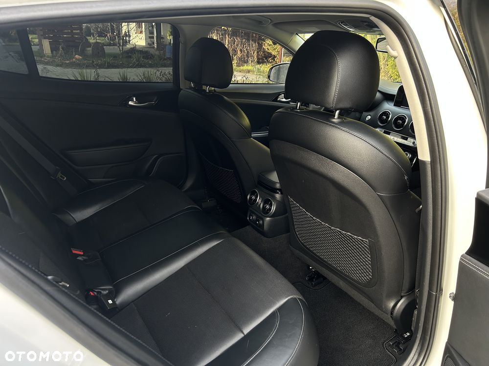 Kia Stinger 2.0 T-GDI L - 18