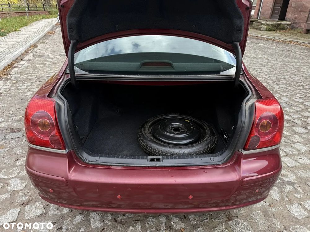 Toyota Avensis 1.8 VVT-i Sol - 24