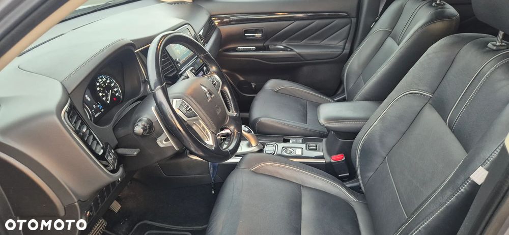 Mitsubishi Outlander 2.0 4WD Plus - 27