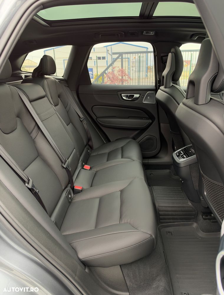 Volvo XC 60 D5 AWD Geartronic RDesign - 17