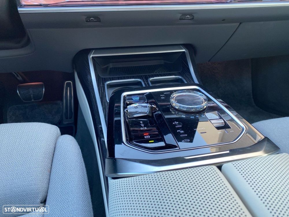 BMW i7 xDrive60 Pack Desportivo M — fotografia 13