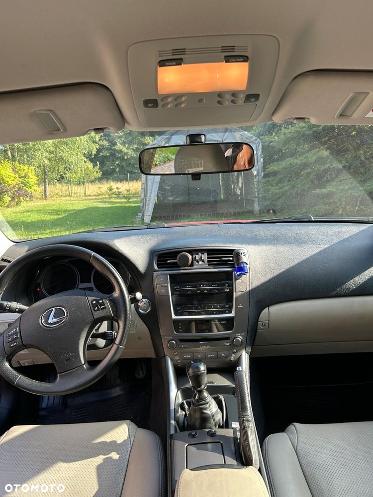 Lexus IS 220d - 14