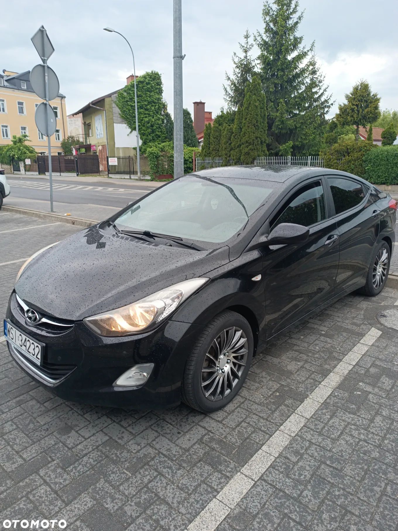 Hyundai Elantra 1.6 Classic + - 1