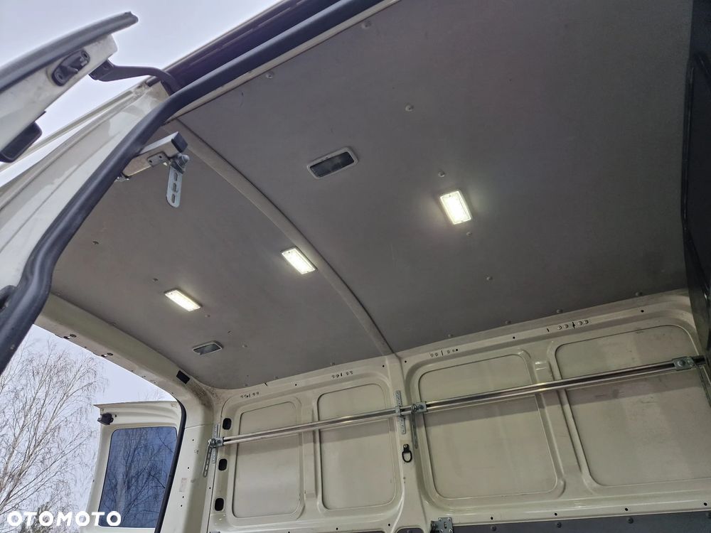 Volkswagen Transporter - 19