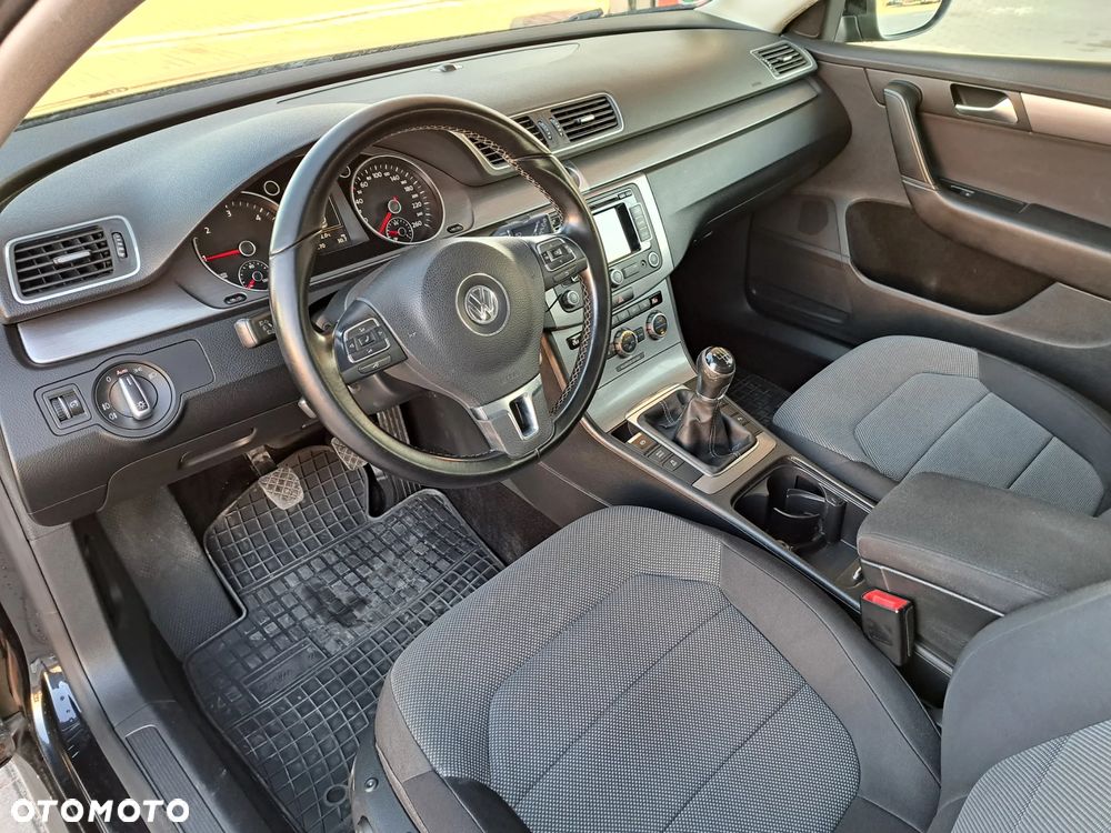 Volkswagen Passat - 17