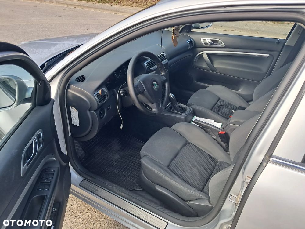 Skoda Superb 2.0 TDI DPF Comfort - 6