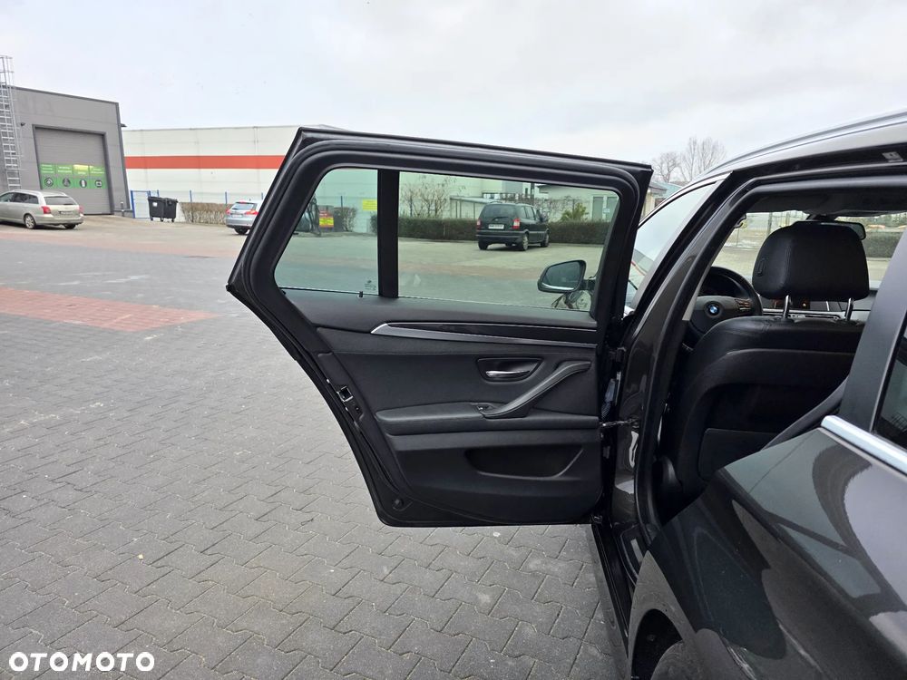 BMW Seria 5 518d Luxury Line - 9