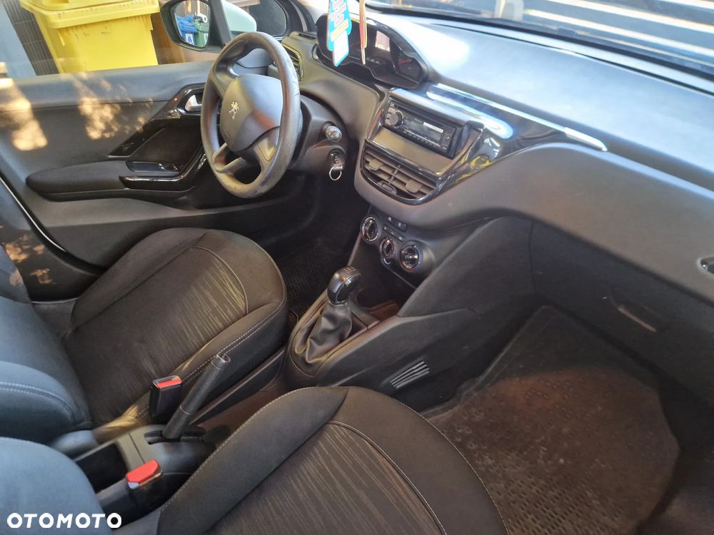 Peugeot 208 - 5