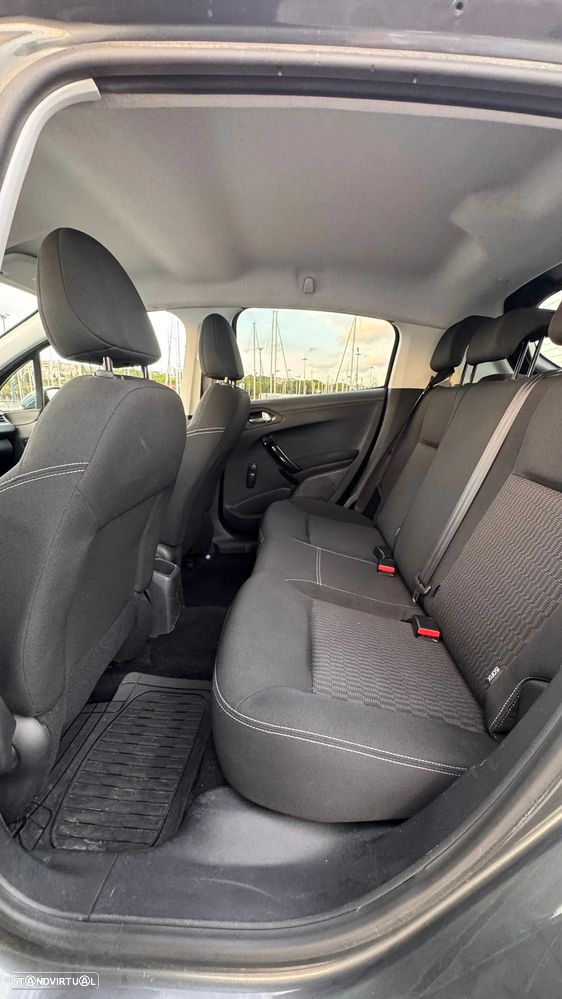 Peugeot 208 1.6 BlueHDi Style - 11