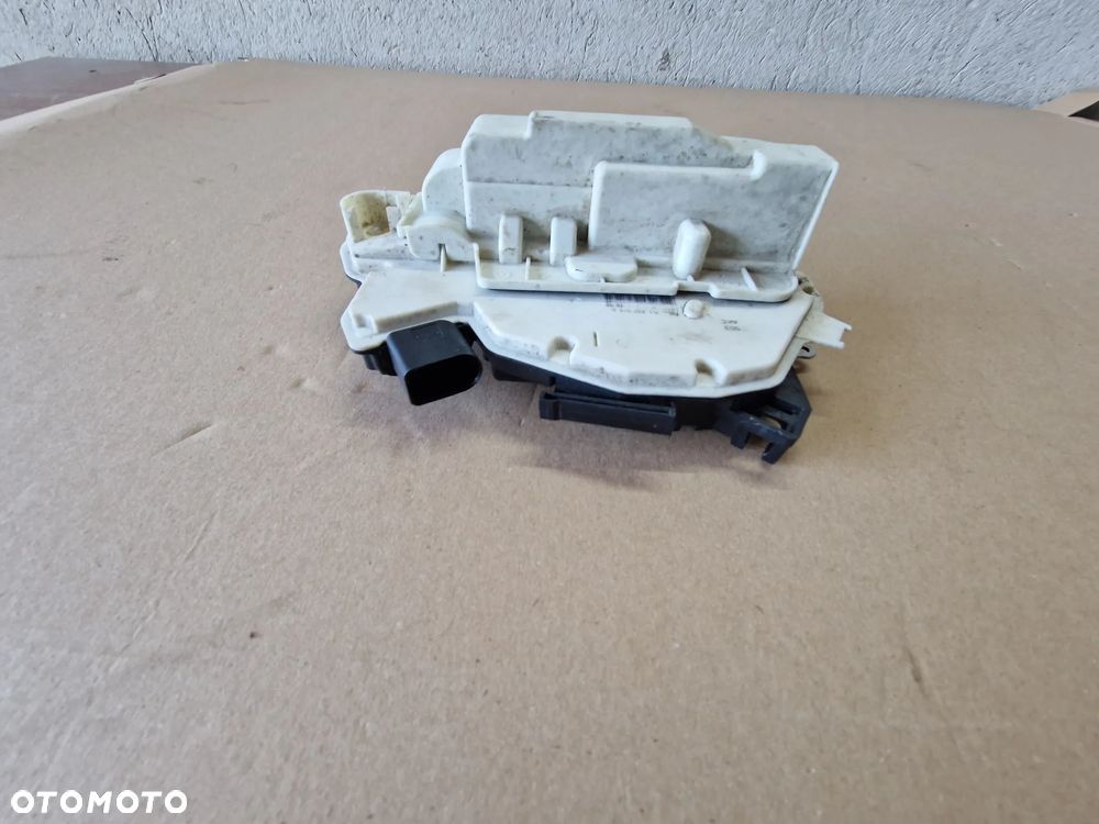 ZAMEK DRZWI LEWY VW T6.1 7L1837015D - 6