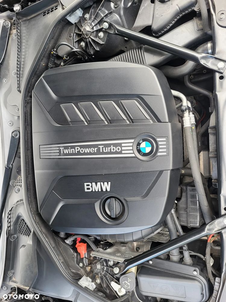 BMW Seria 5 525d xDrive - 23