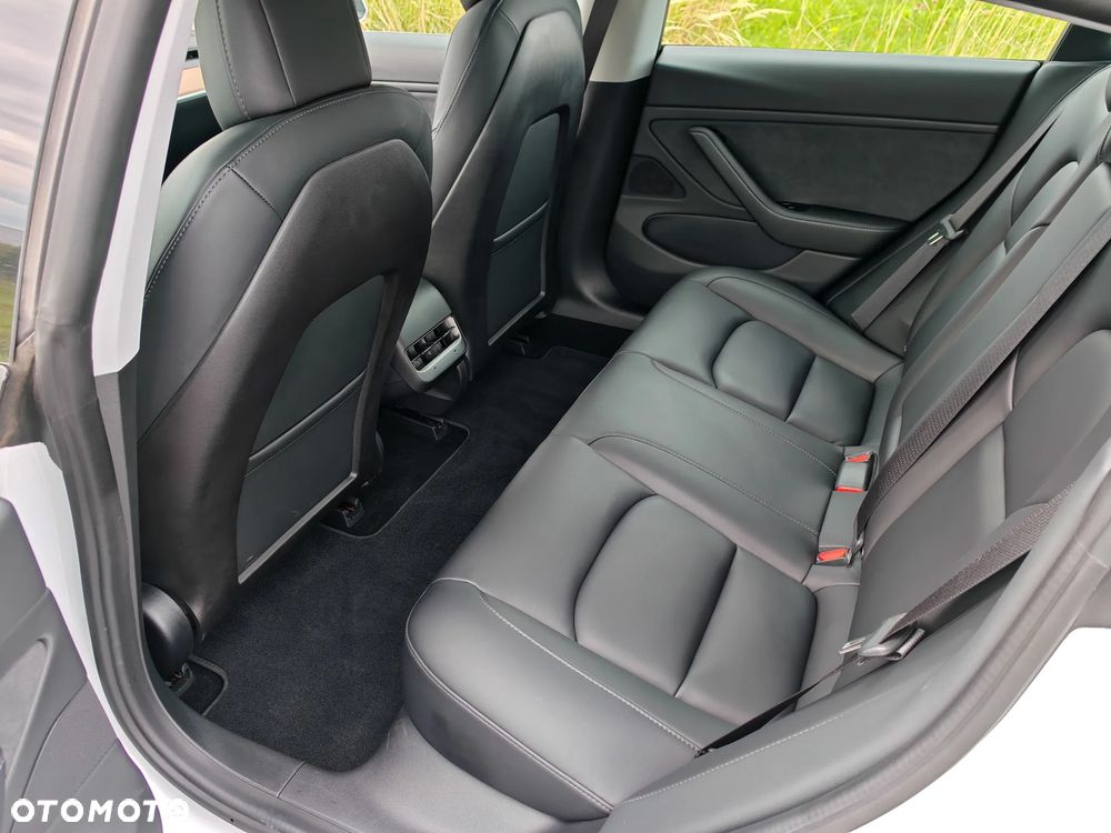 Tesla Model 3 - 35