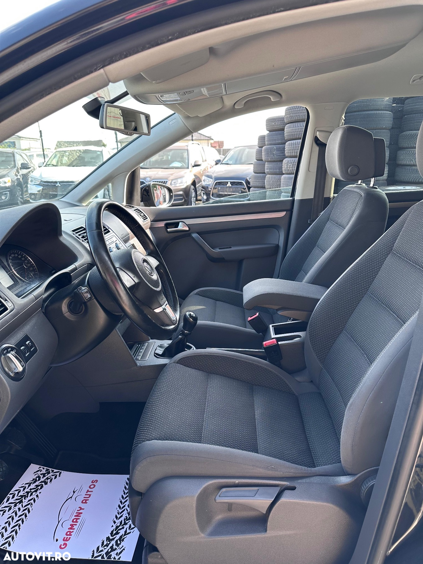 Volkswagen Touran - 23