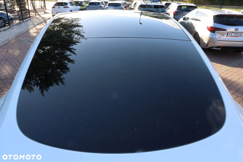 Tesla Y Long Range AWD - 23