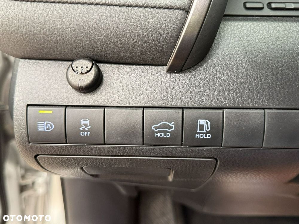 Toyota Camry - 27