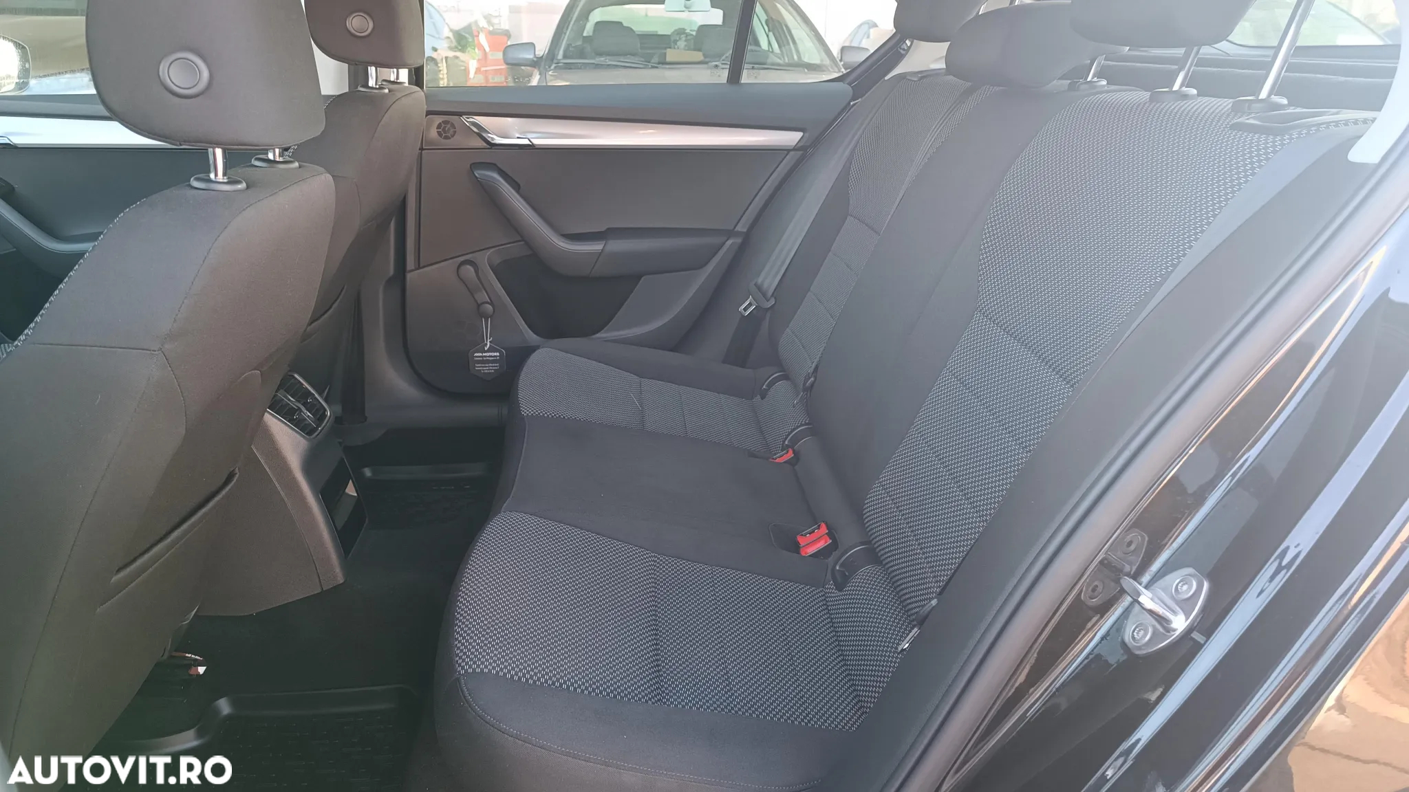 Skoda Octavia 1.6 TDI DSG Ambition - 19