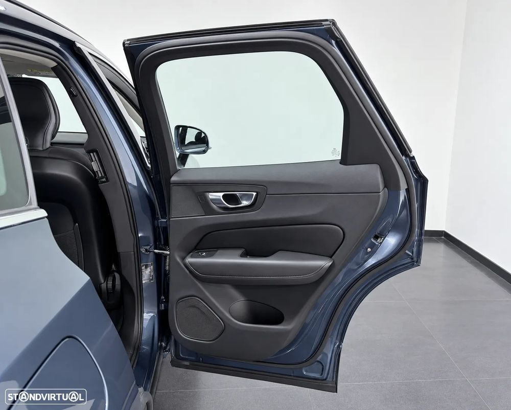 Volvo XC 60 2.0 B4 Momentum - 44